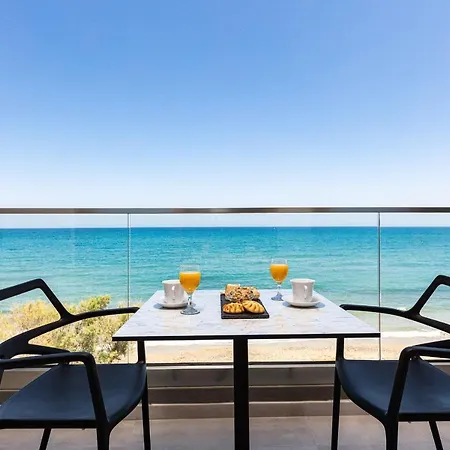 North Coast Seaside 4* 레팀노