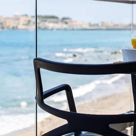 North Coast Seaside 4* 레팀노