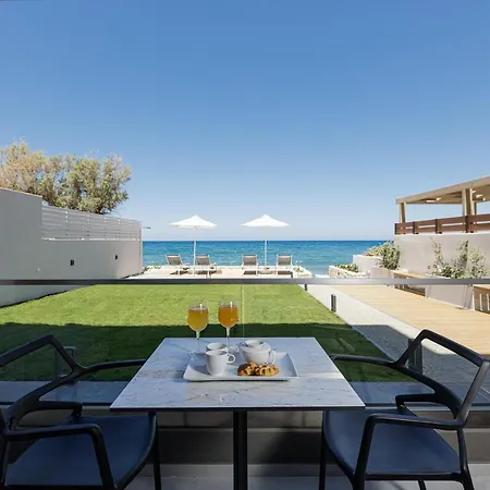 North Coast Seaside 4* 레팀노